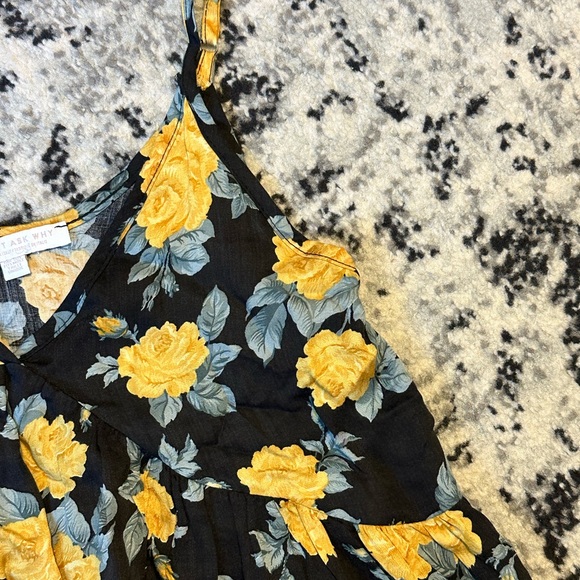 Urban Outfitters flowy crop top - Picture 3 of 3